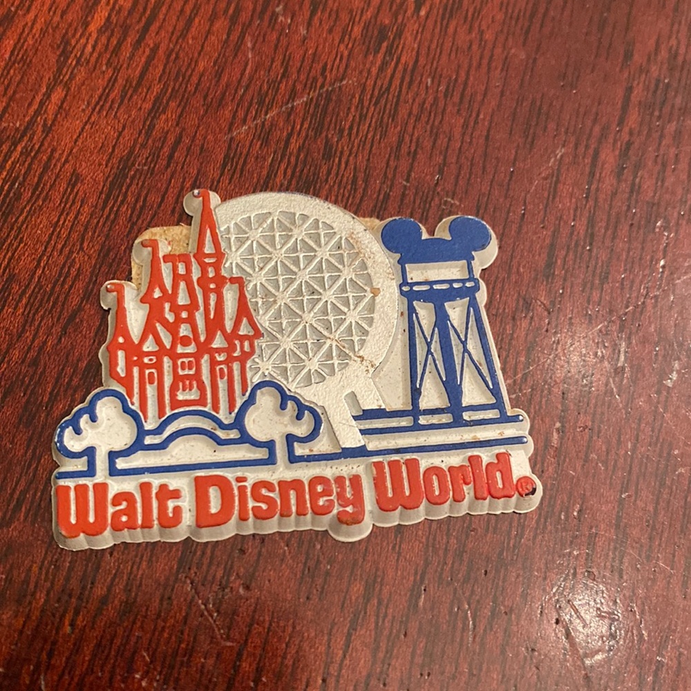 Vintage Walt Disney World magnet